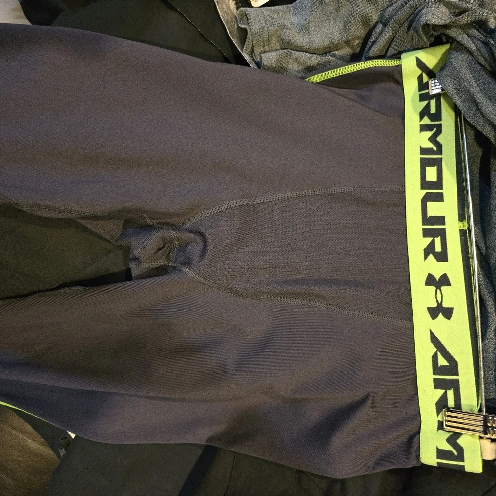 UnderArmour Dri-Fit Workout Outfit  and Blue Top / Grey Bottoms Unisex Large - Picture 7 of 8
